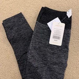 FABLETICS Seamless Mid Rise Statement 7/8 Legging